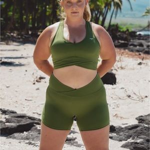 The Iwa Company Mikioi 4 in. crossband shorts in Ti Leaf